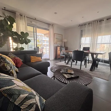 Spacious And Quiet, Air Conditioning, Parking, High Floor Antibes