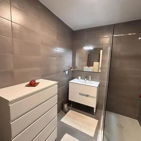 Spacious And Quiet, Air Conditioning, Parking, High Floor Apartment Antibes