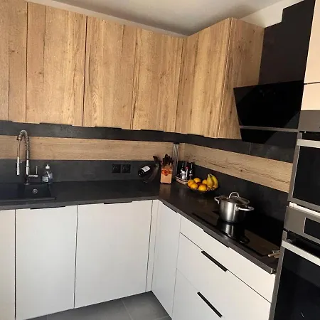 Apartment Spacious And Quiet, Air Conditioning, Parking, High Floor