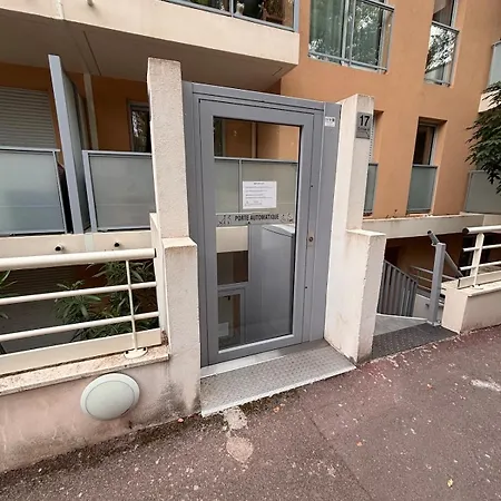 Spacious And Quiet, Air Conditioning, Parking, High Floor Apartment *