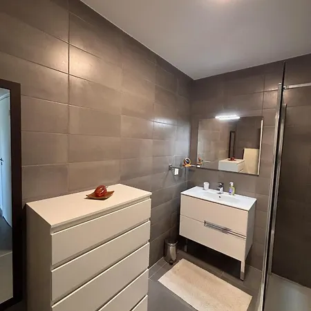 Spacious And Quiet, Air Conditioning, Parking, High Floor Apartment *