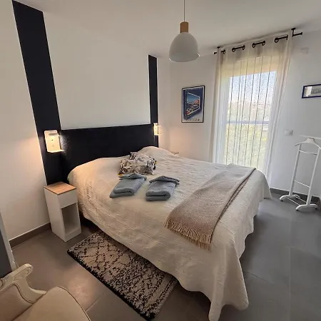 Spacious And Quiet, Air Conditioning, Parking, High Floor Apartment Antibes