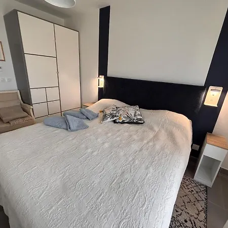 Spacious And Quiet, Air Conditioning, Parking, High Floor Antibes