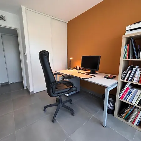 Spacious And Quiet, Air Conditioning, Parking, High Floor *